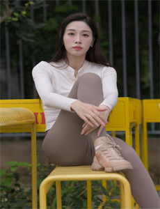 《久久久久香蕉-安雅萍现实老公》