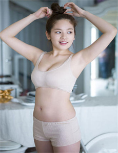 《美女的烦恼在线观看-小妹妹人体艺术》